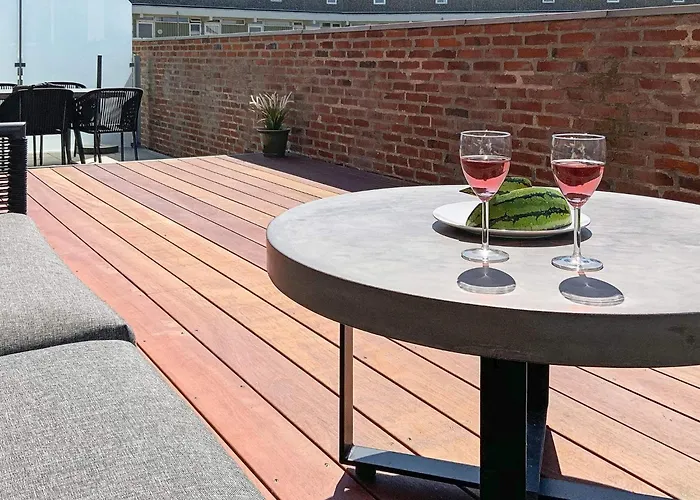 Apartment 6 Person In