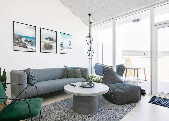 Apartment 6 Person In